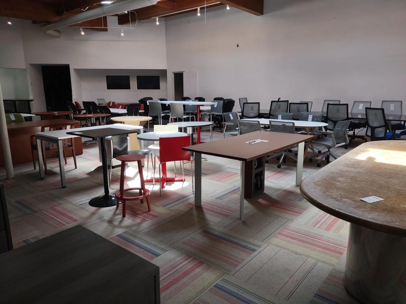Everett Office Furniture, business photo 4